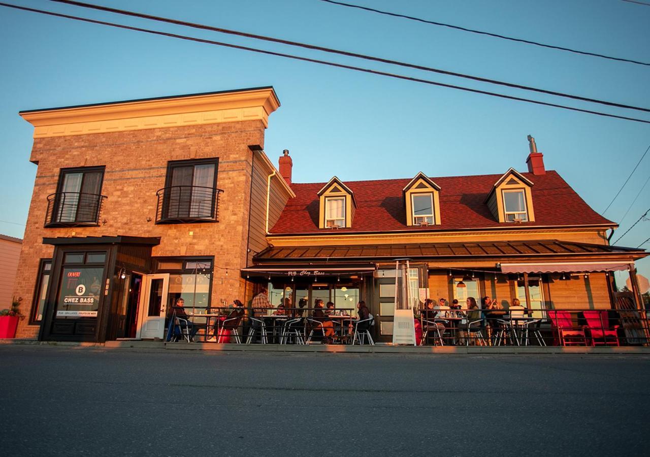 Auberge Chez Bass Hotel Sainte Anne-des-Chênes Kültér fotó