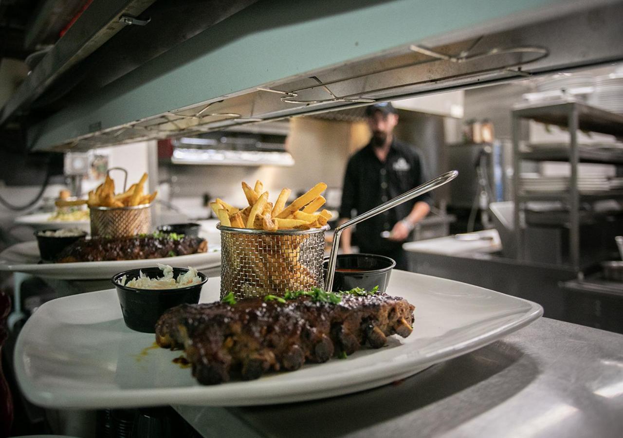 Auberge Chez Bass Hotel Sainte Anne-des-Chênes Kültér fotó